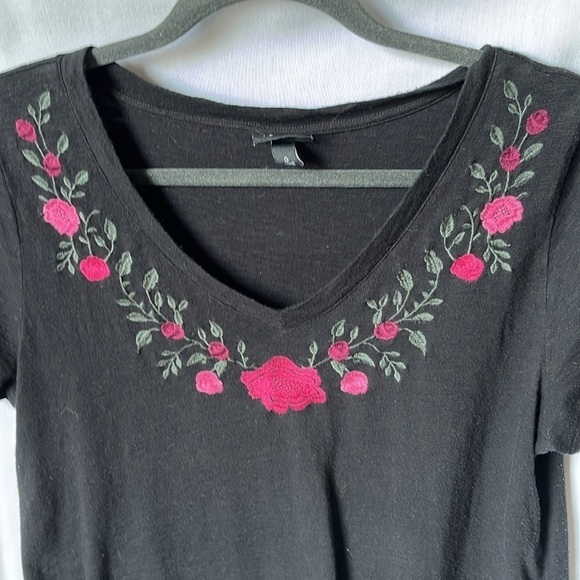 Torrid Top Embroidered ✝️ - Picture 3 of 11